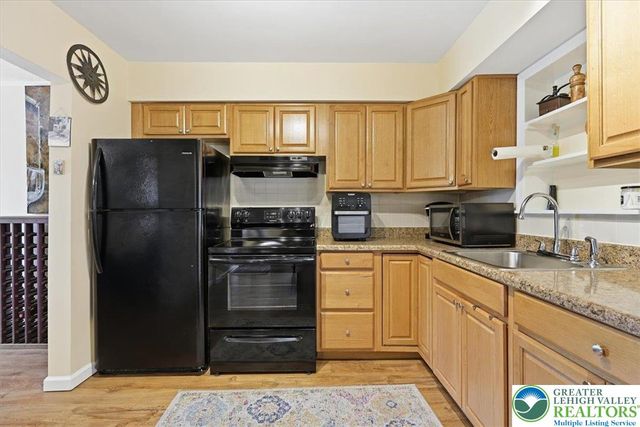 208 Shine Hill Road, Pocono Twp, PA 18332