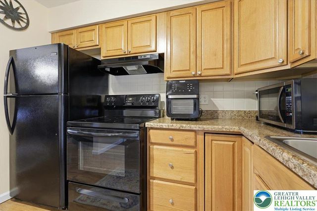 208 Shine Hill Road, Pocono Twp, PA 18332