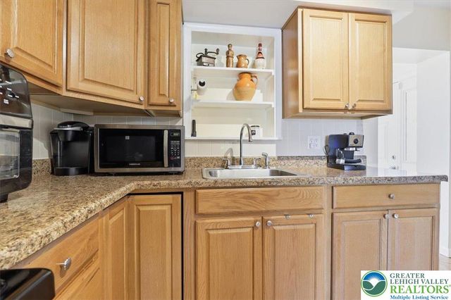 208 Shine Hill Road, Pocono Twp, PA 18332