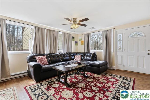 208 Shine Hill Road, Pocono Twp, PA 18332