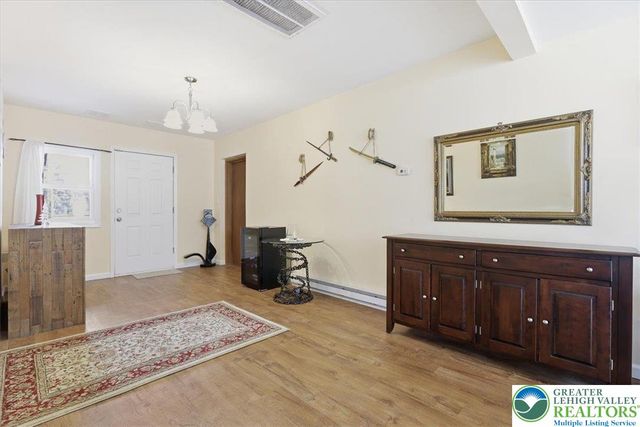 208 Shine Hill Road, Pocono Twp, PA 18332