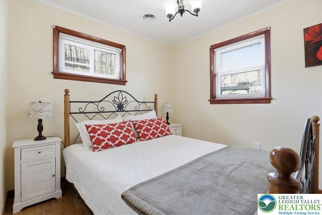 208 Shine Hill Road, Pocono Twp, PA 18332