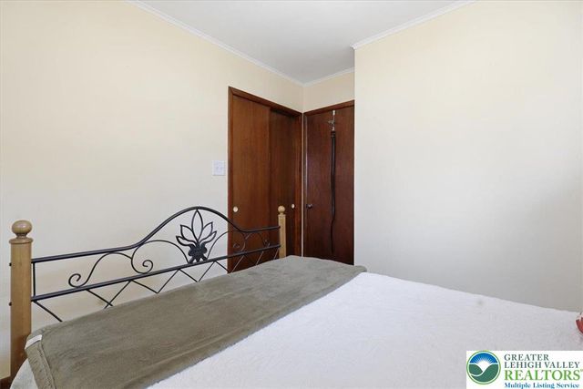 208 Shine Hill Road, Pocono Twp, PA 18332