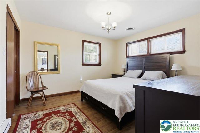 208 Shine Hill Road, Pocono Twp, PA 18332