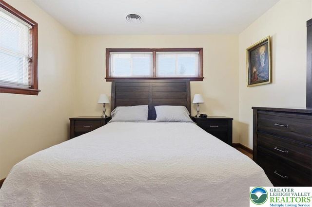 208 Shine Hill Road, Pocono Twp, PA 18332