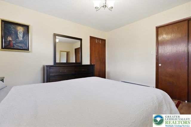 208 Shine Hill Road, Pocono Twp, PA 18332