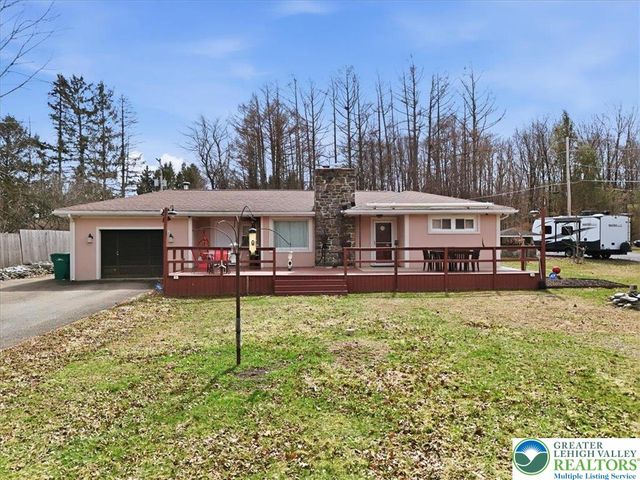 208 Shine Hill Road, Pocono Twp, PA 18332