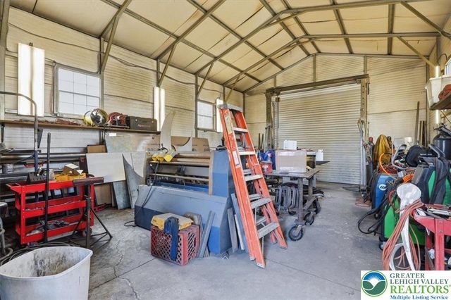 208 Shine Hill Road, Pocono Twp, PA 18332