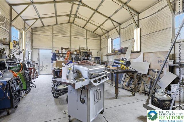 208 Shine Hill Road, Pocono Twp, PA 18332