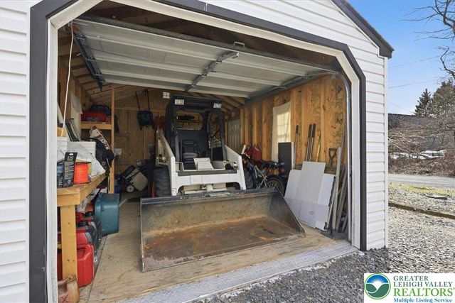 208 Shine Hill Road, Pocono Twp, PA 18332