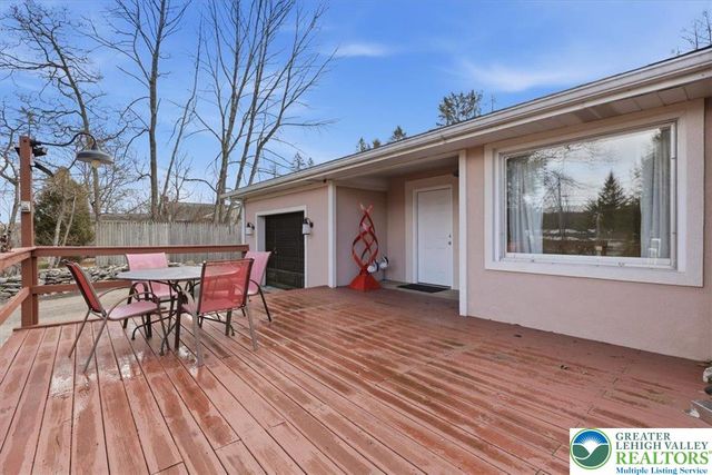 208 Shine Hill Road, Pocono Twp, PA 18332