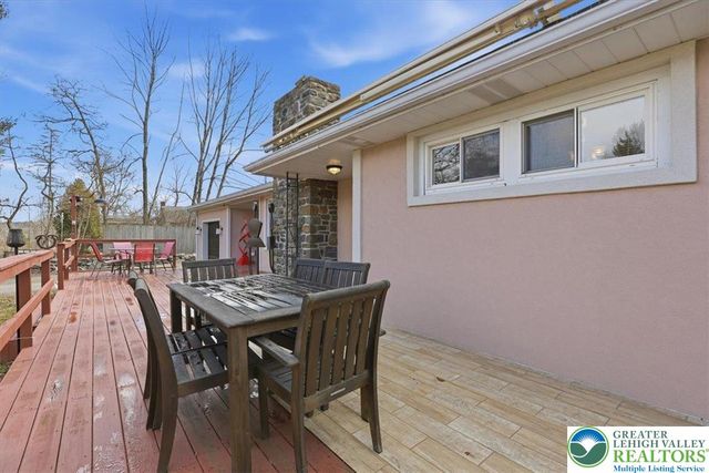 208 Shine Hill Road, Pocono Twp, PA 18332