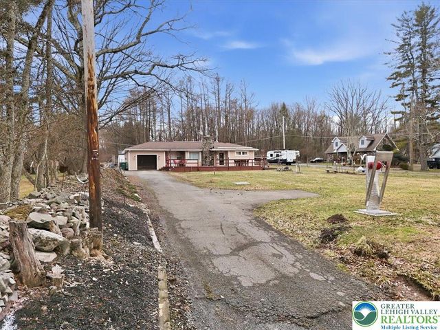 208 Shine Hill Road, Pocono Twp, PA 18332