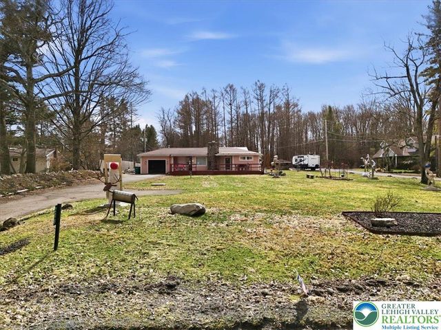 208 Shine Hill Road, Pocono Twp, PA 18332