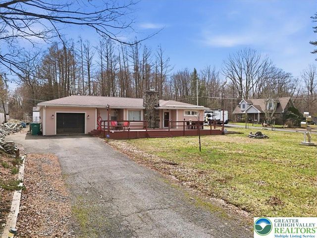 208 Shine Hill Road, Pocono Twp, PA 18332