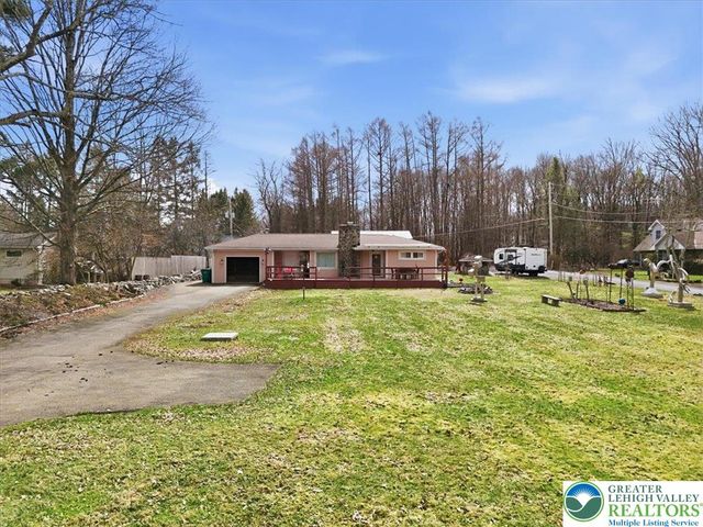 208 Shine Hill Road, Pocono Twp, PA 18332