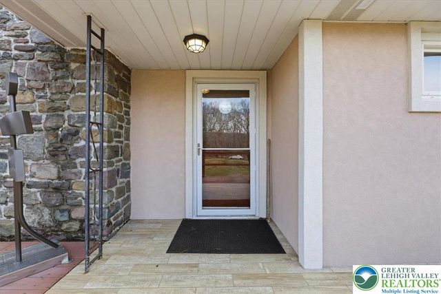 208 Shine Hill Road, Pocono Twp, PA 18332