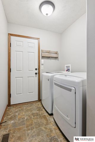 7020 N 13TH Street, Lincoln, NE 68521