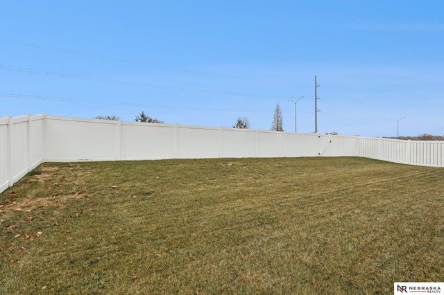 7020 N 13TH Street, Lincoln, NE 68521