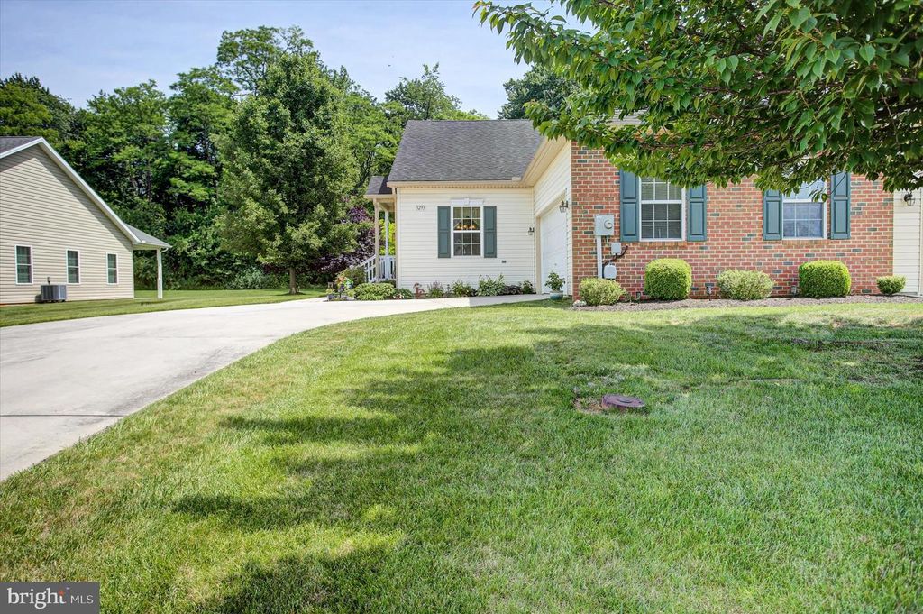 3293 PORTRAIT WAY, Chambersburg, PA 17202