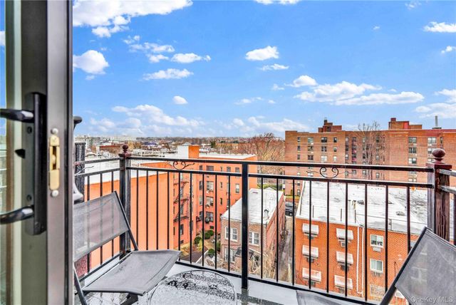 65-27 Roosevelt Ave, Woodside, NY 11377