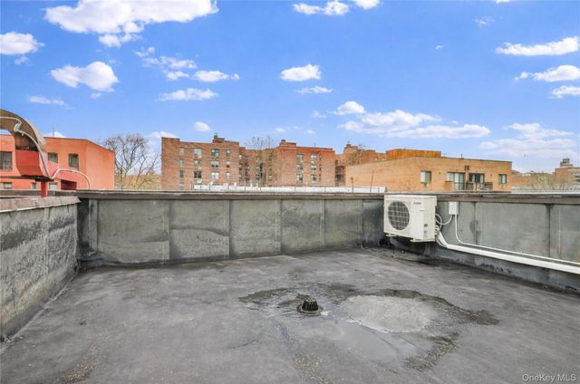 65-27 Roosevelt Ave, Woodside, NY 11377