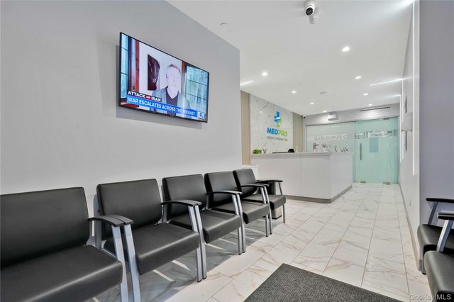 65-27 Roosevelt Ave, Woodside, NY 11377