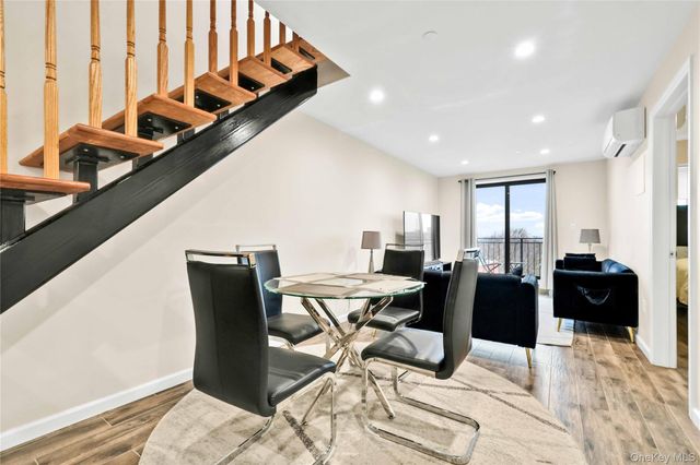 65-27 Roosevelt Ave, Woodside, NY 11377