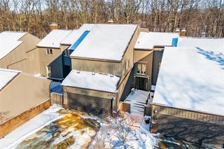 9422 Hawthorne Glen Drive, Grosse Ile, MI 48138