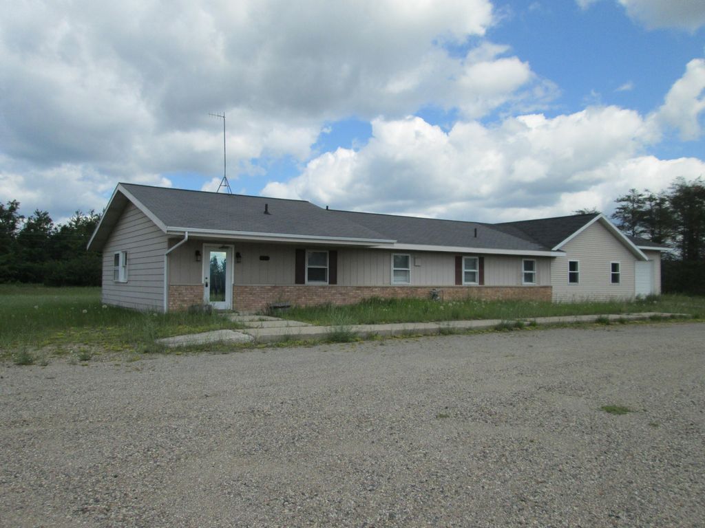 4890 Airport Road, Lewiston, MI 49756