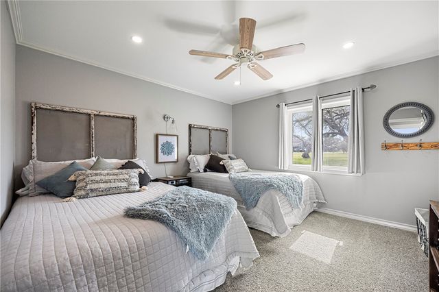 140 Zenna Dr, Mathis, TX 78368