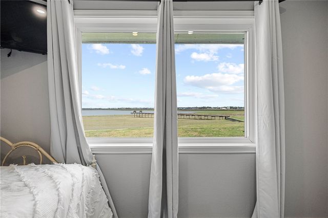 140 Zenna Dr, Mathis, TX 78368