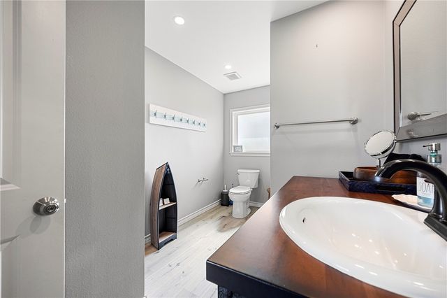 140 Zenna Dr, Mathis, TX 78368