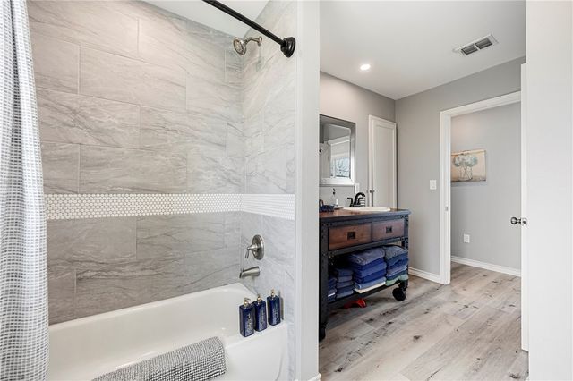 140 Zenna Dr, Mathis, TX 78368