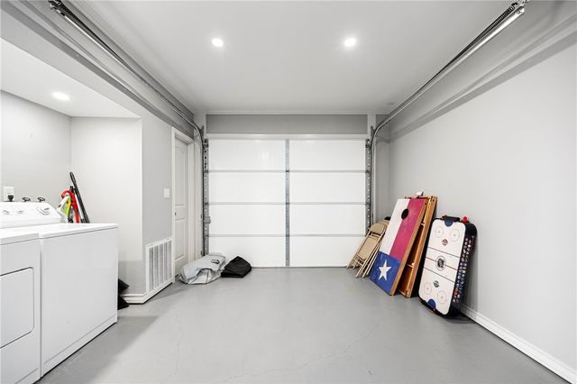 140 Zenna Dr, Mathis, TX 78368