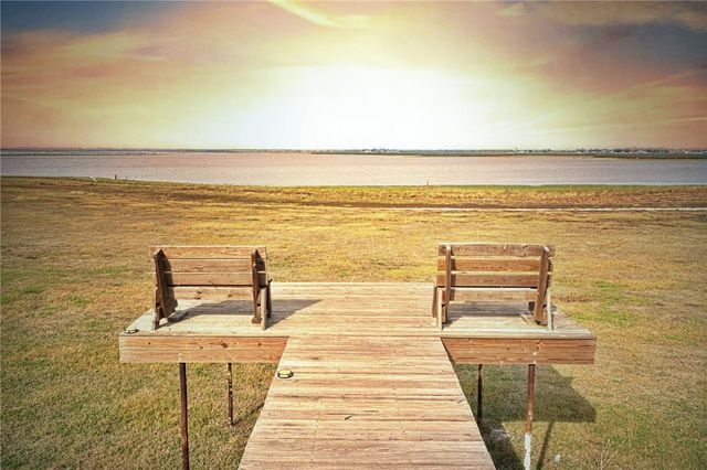 140 Zenna Dr, Mathis, TX 78368