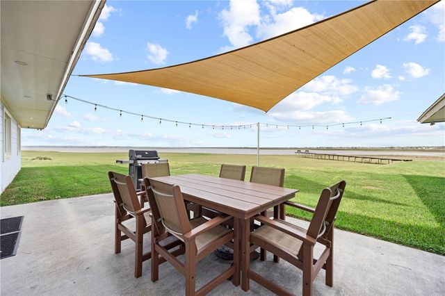 140 Zenna Dr, Mathis, TX 78368