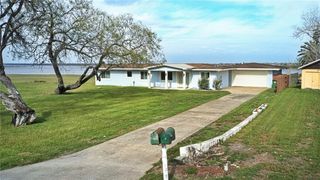 140 Zenna Dr, Mathis, TX 78368