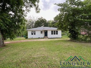 405 Walnut Street, Hughes Springs, TX 75656