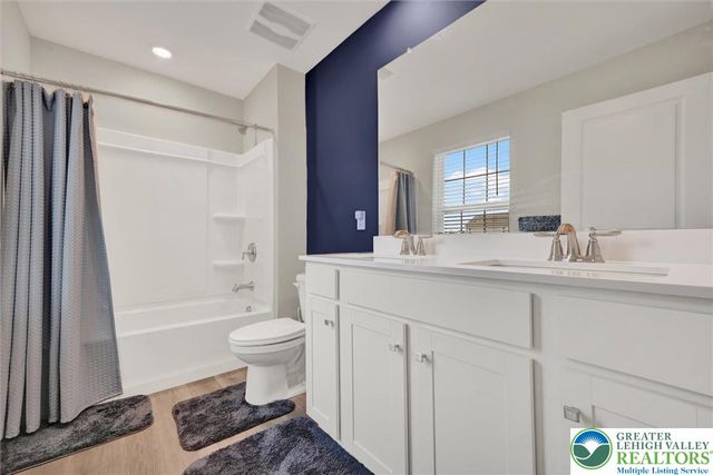 264 Winding Road, Forks Twp, PA 18040