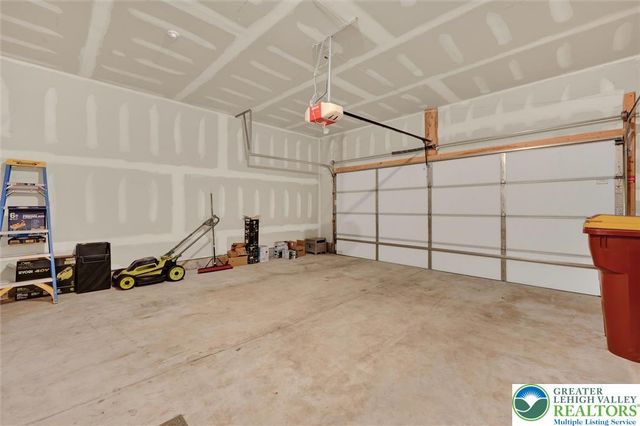 264 Winding Road, Forks Twp, PA 18040