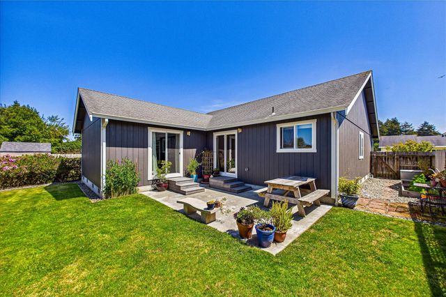 2454 Hawks View Court, Mckinleyville, CA 95519