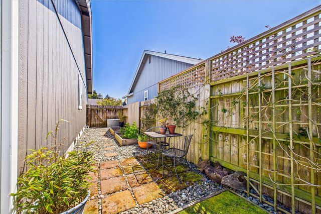 2454 Hawks View Court, Mckinleyville, CA 95519