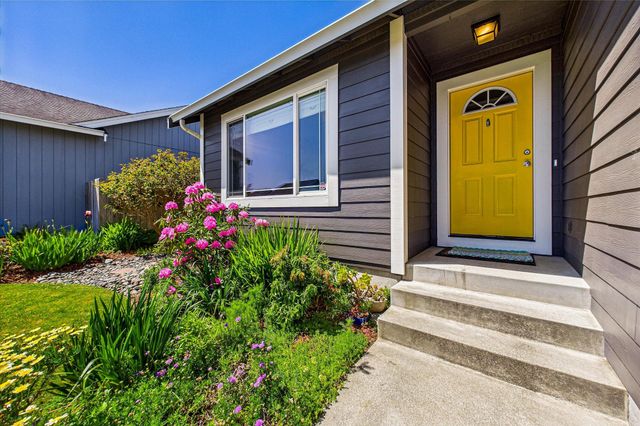 2454 Hawks View Court, Mckinleyville, CA 95519