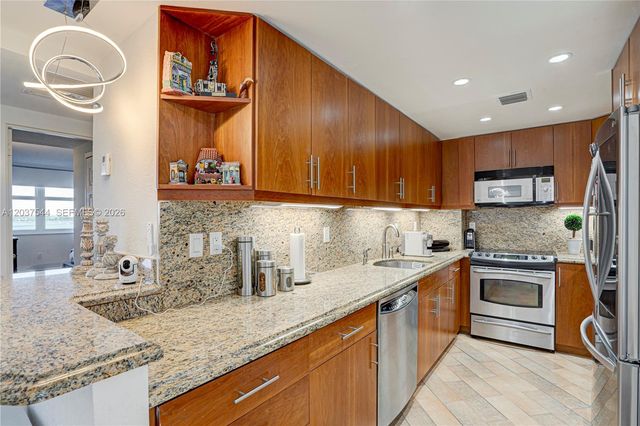 10350 W Bay Harbor Drive 4T, Bay Harbor Islands, FL 33154