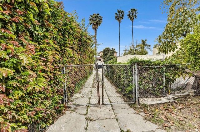 406 N Rampart Boulevard, Los Angeles, CA 90026