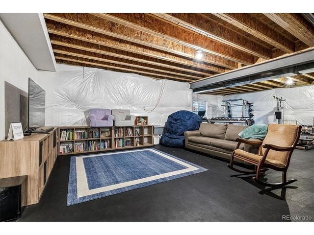 9555 Williamsburg St, Littleton, CO 80125