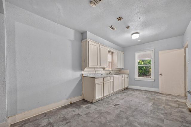 2813 E E. Rosedale Street, Fort Worth, TX 76105