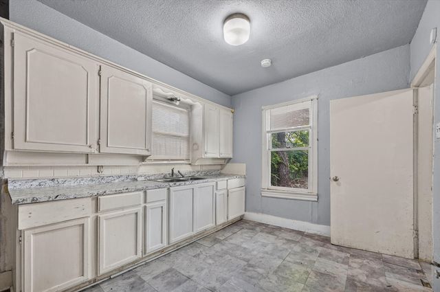 2813 E E. Rosedale Street, Fort Worth, TX 76105