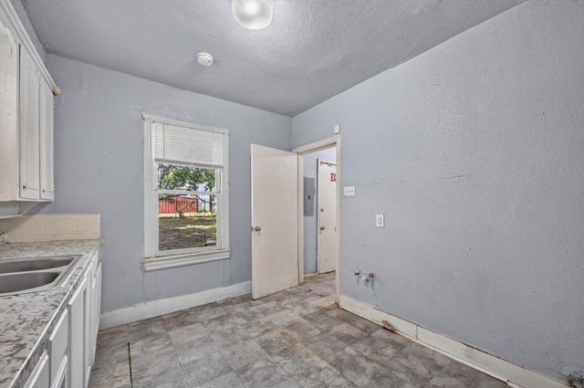 2813 E E. Rosedale Street, Fort Worth, TX 76105